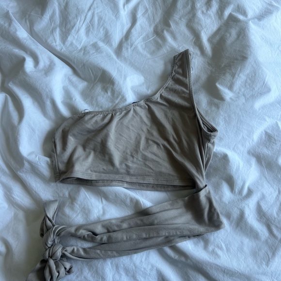 One shoulder beige crop top - Picture 3 of 3